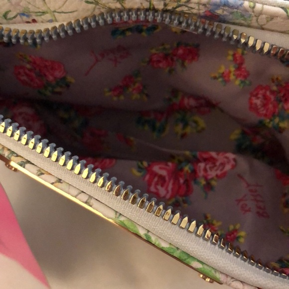 Betsey Johnson White Floral Faux Leather Double Zip Wristlet Pouch NWT - Picture 13 of 16